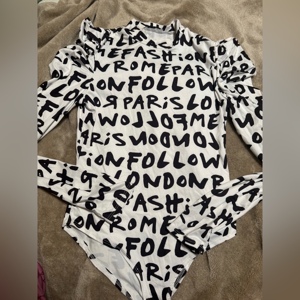 Fashion Nova fashion Graphic Top nwot